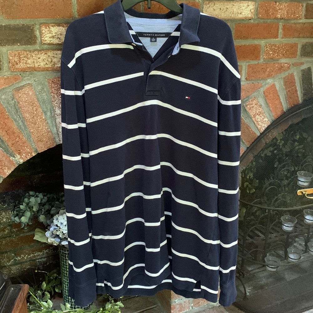 MEN’S XL TOMMY HILFIGER LONG SLEEVE STRIPED SHIRT. NAVY BLUE WITH WHITE STRIPES